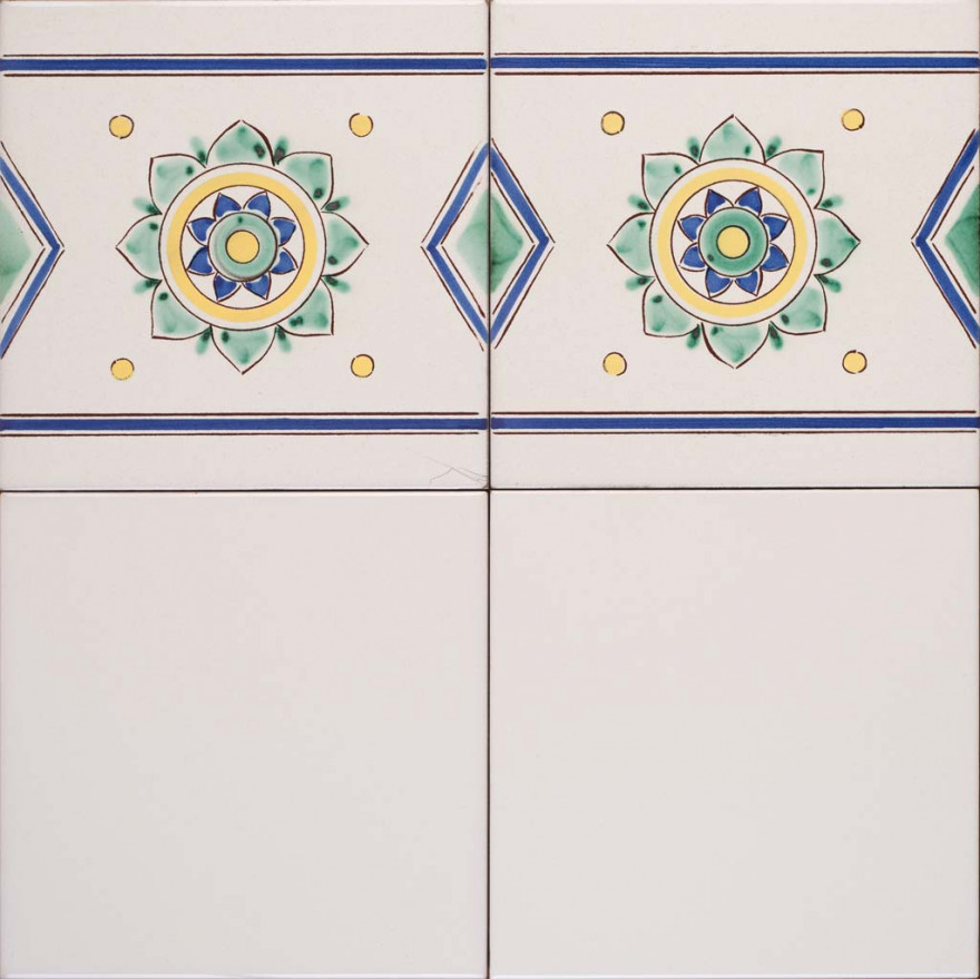 Bianco antico con bordura fioroni verde