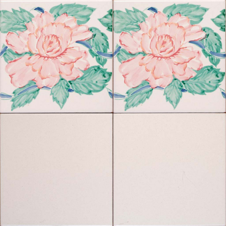 Bianco antico con bordura peonia